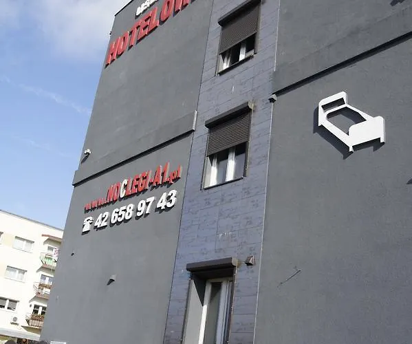 בית אירוח Uslugi Hotelowe A1 *